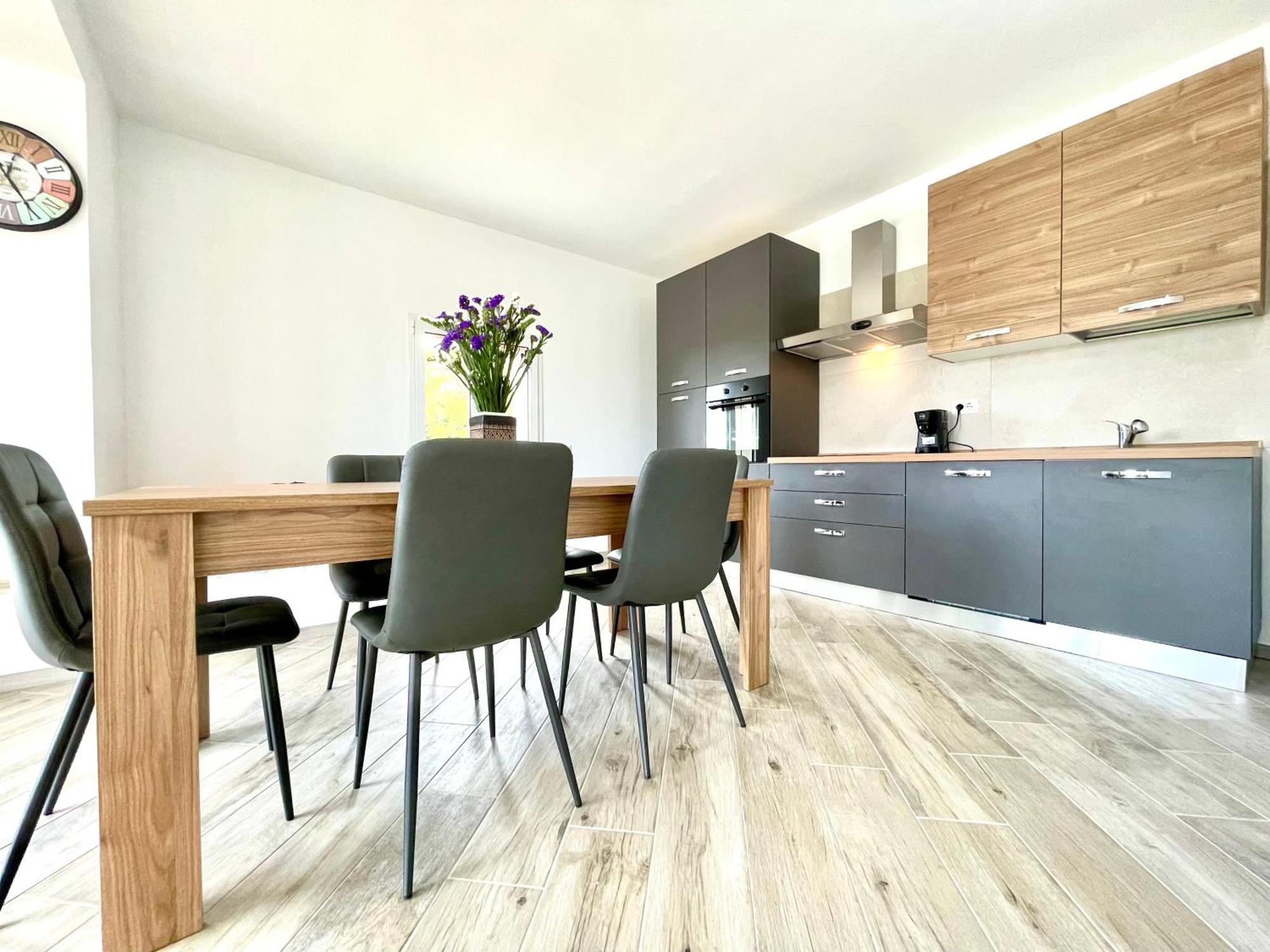 House Apartment *